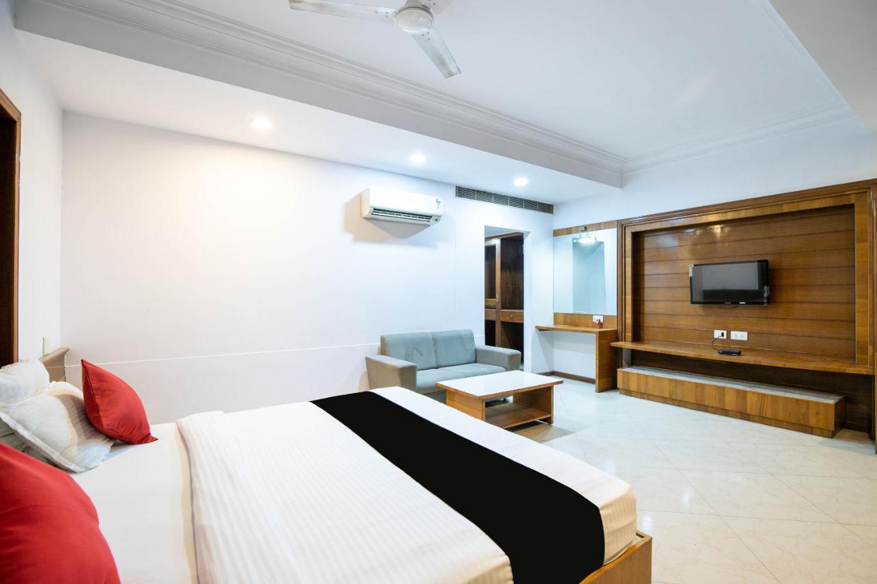 Collection O 49275 Hotel Suman City กันตินาการ์ ภายนอก รูปภาพ
